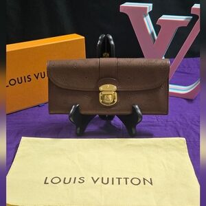 Louis Vuitton Mahina Leather Amelia Long Wallet